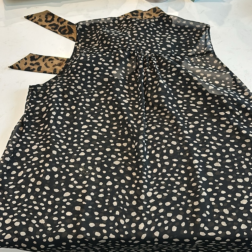Daniel Rainn XL 100% polyester shell - EUC - with neck tie detail - Picture 5 of 6